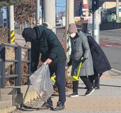 [진천군지부] 진천지부 "맑음버스정류장 봉사활동"