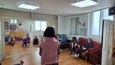 [청주지부] 노인정 봉사활동(치매예방 건강답, 색칠공부)